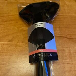 it cosmetics velvet luxe cheek brush